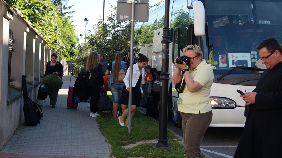 Nasi goście wysiadają z autobusu