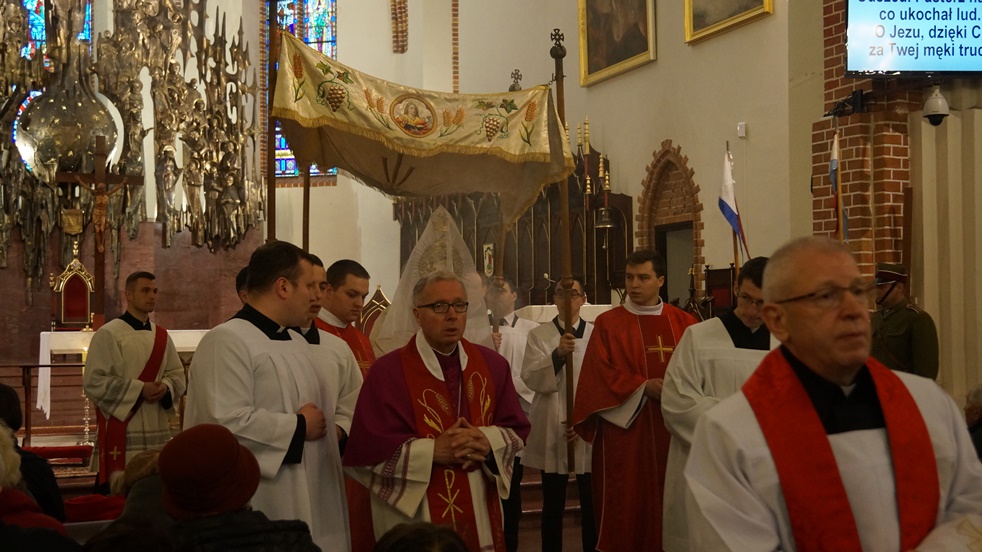 Wielki Piątek. Przeniesienie Jezusa do symbolicznego grobu