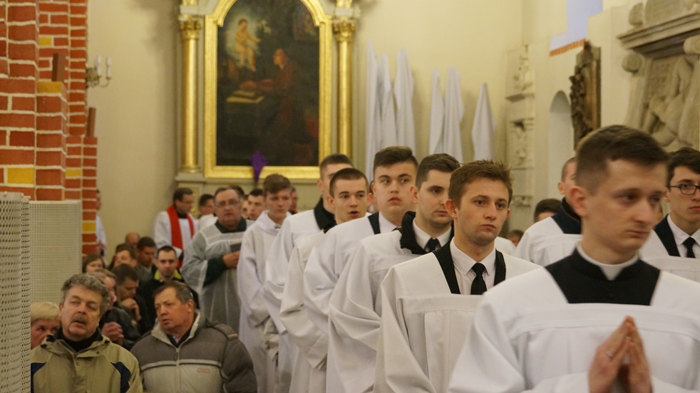 Wielki Piątek. Przeniesienie Jezusa do symbolicznego grobu