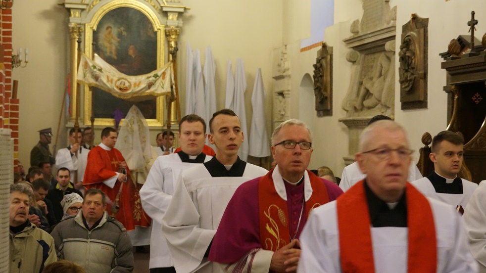 Wielki Piątek. Przeniesienie Jezusa do symbolicznego grobu