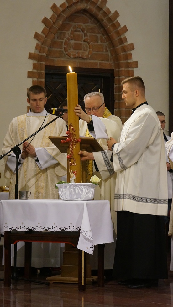 Wielka Sobota. Wigilia Paschalna. Poświęcenie wody chrzcielnej