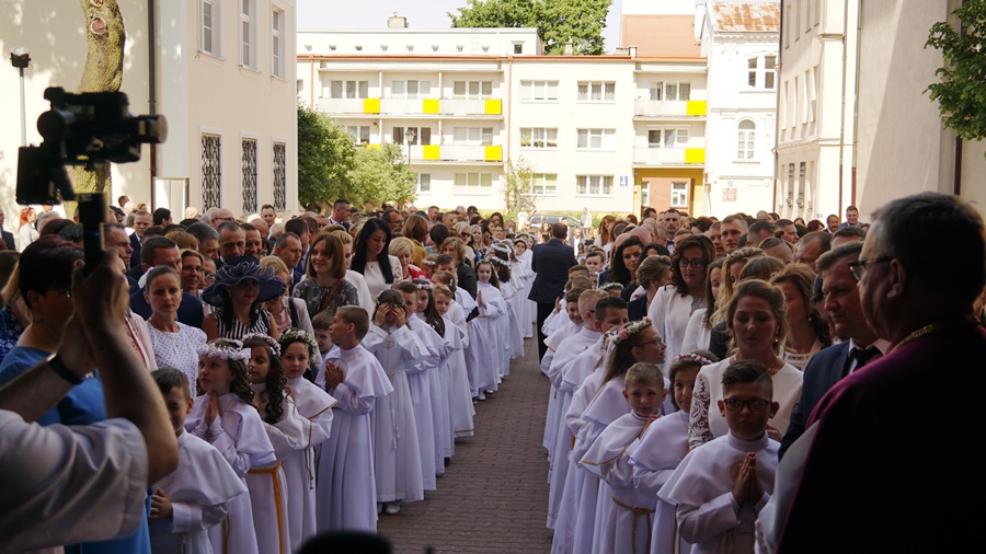 Powitanie przed kościołem