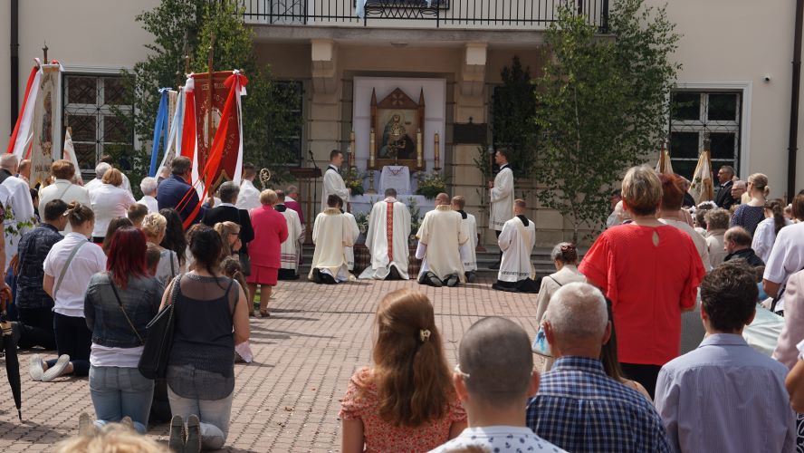 Ołtarzyk przy katedrze.